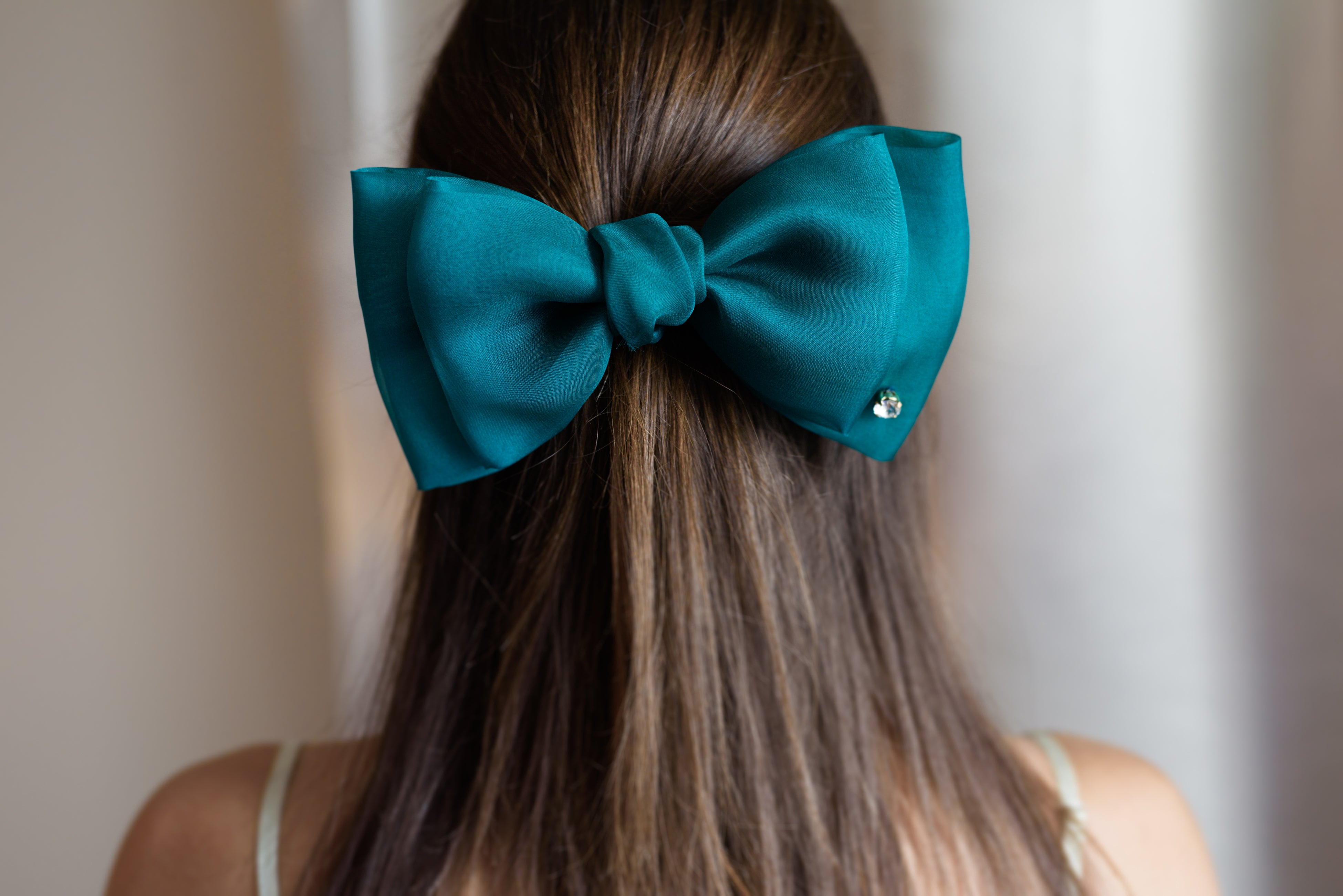 Theodora White Hair Bow – THEODORA Atelier