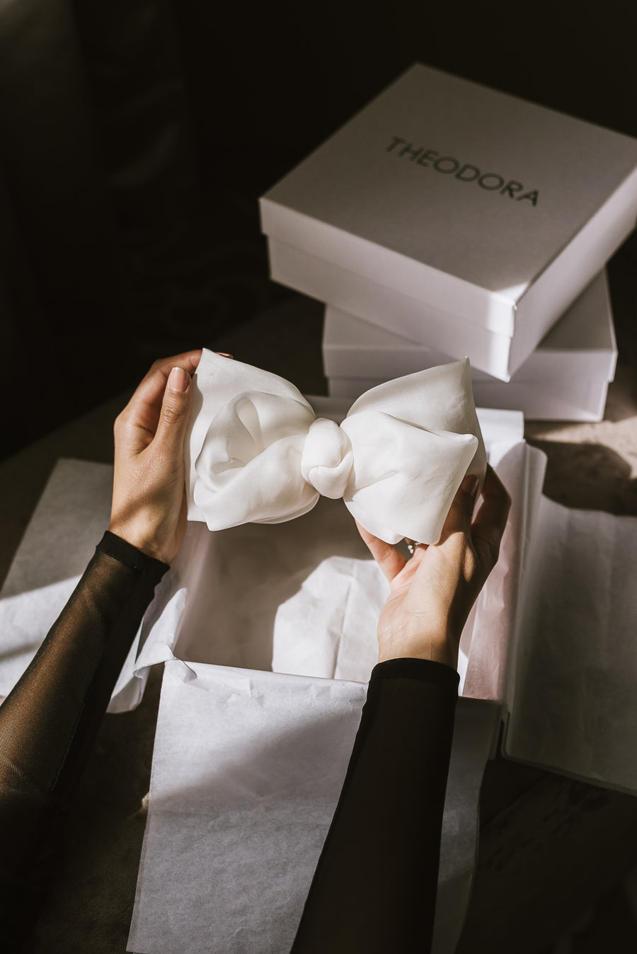 Theodora White Hair Bow – THEODORA Atelier